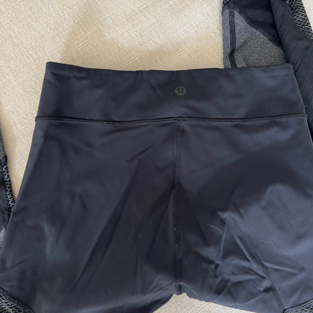 Lululemon Women’s Leggings, size 6 in excellent condition